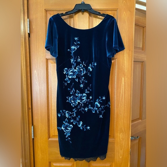 WHITE HOUSE BLACK MARKET Embroidered Stretch Velvet Dress Size Small Blue Black - Picture 2 of 9